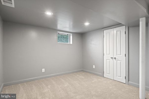 Empty room, Interior, Recessed Lighting
