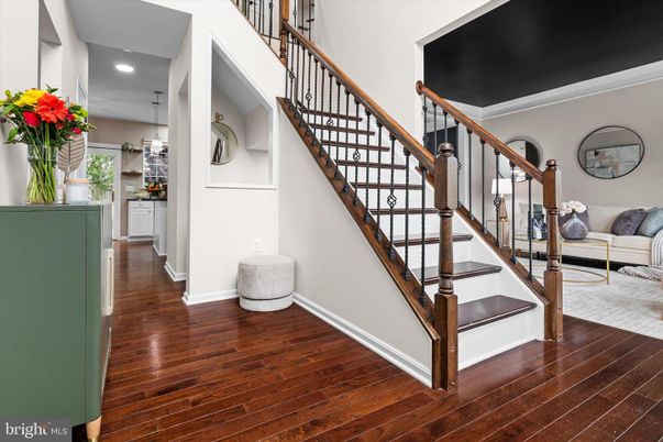 Interior, Pendant Lights, Recessed Lighting, Wood Texture Flooring