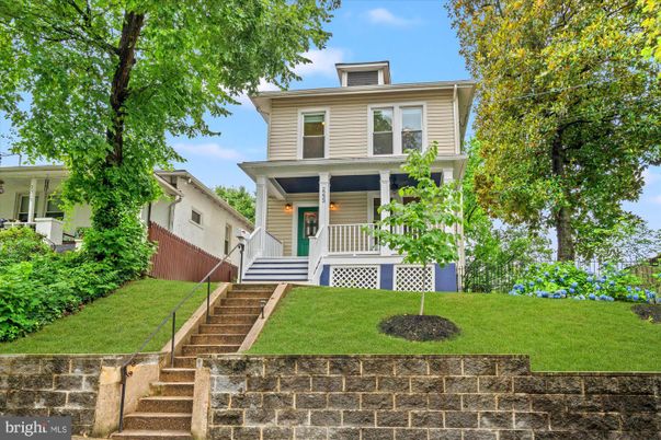 Exterior, Facade, American Foursquare