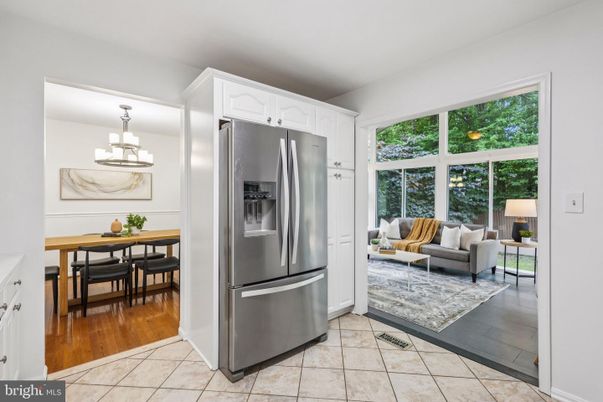 Chandelier, Dining room, Interior, Kitchen, Living room, Stainless Steel Appliances, Wood Texture Flooring