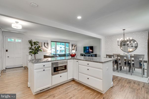 Chandelier, Dining room, Interior, Living room, Recessed Lighting, Wood Texture Flooring