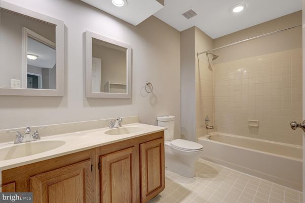 Bathroom, Dual Sink Vanities, Interior, Recessed Lighting