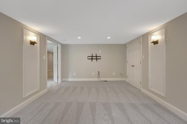 Empty room, Interior, Recessed Lighting
