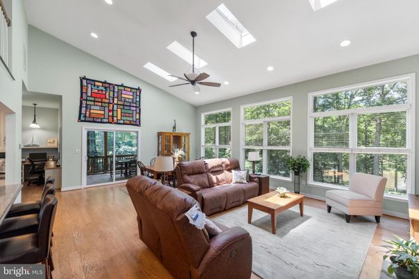 Interior, Living room, Pendant Lights, Recessed Lighting, Wood Texture Flooring
