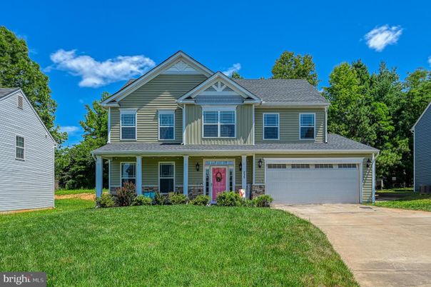 Attached, Exterior, Facade, Farmhouse