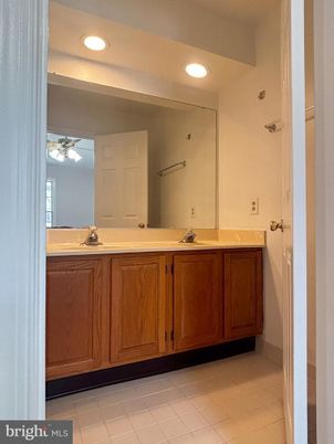 Bathroom, Dual Sink Vanities, Interior, Recessed Lighting