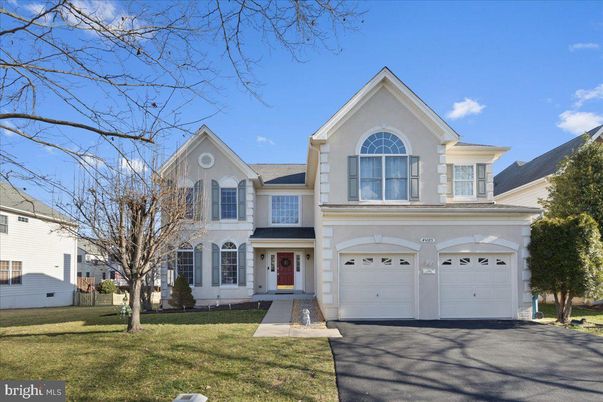Attached, Exterior, Facade, Farmhouse