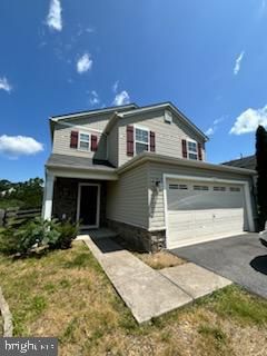 Attached, Exterior, Facade, American Craftsman
