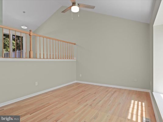 Empty room, Interior, Pendant Lights, Wood Texture Flooring