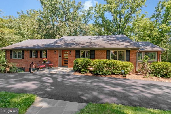 Exterior, Facade, Brick Facade, Ranch
