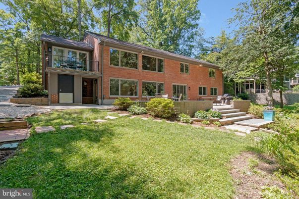 Backyard, Exterior, Facade, Brick Facade, Modern
