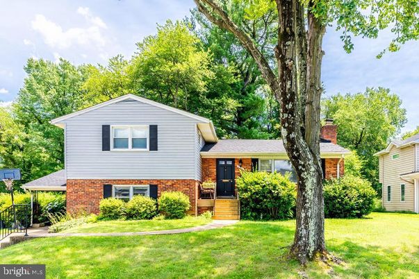 Exterior, Facade, Brick Facade, Split Level