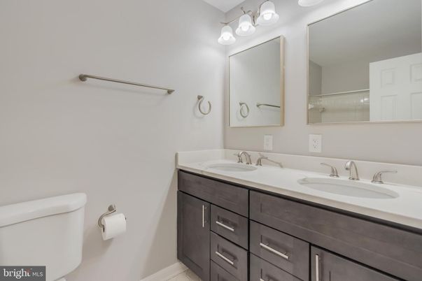 Bathroom, Dual Sink Vanities, Interior