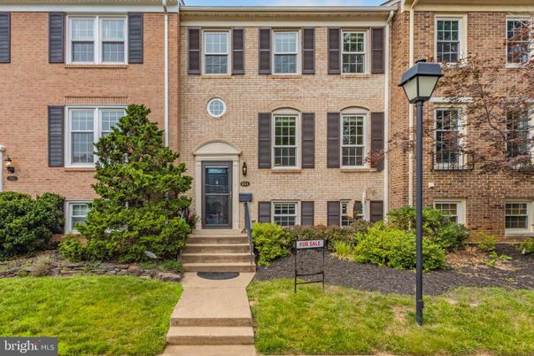 Exterior, Facade, Brick Facade, Rowhouse