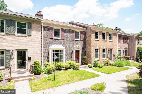 Exterior, Facade, Brick Facade, Georgian
