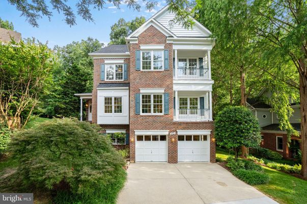 Attached, Exterior, Facade, Brick Facade, Georgian
