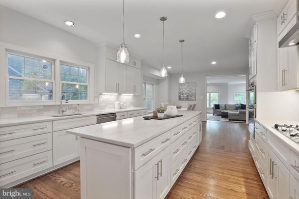 Interior, Kitchen, Living room, Pendant Lights, Recessed Lighting, Wood Texture Flooring