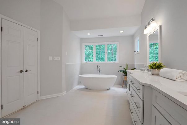 Bathroom, Dual Sink Vanities, Free Standing Baths, Interior, Recessed Lighting