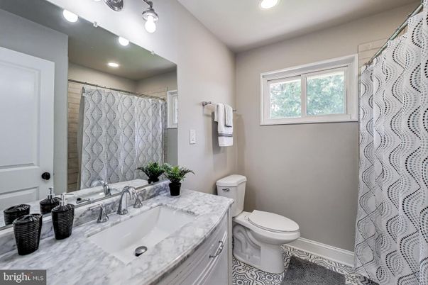 Bathroom, Interior, Recessed Lighting