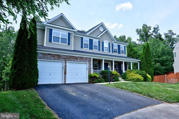 Attached, Exterior, Facade, Farmhouse