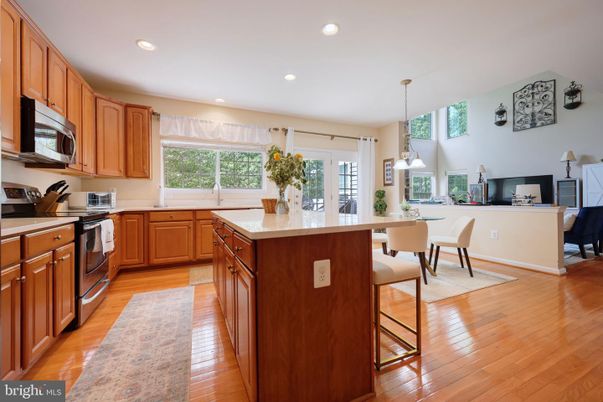 Dining room, Interior, Kitchen, Pendant Lights, Recessed Lighting, Wood Texture Flooring