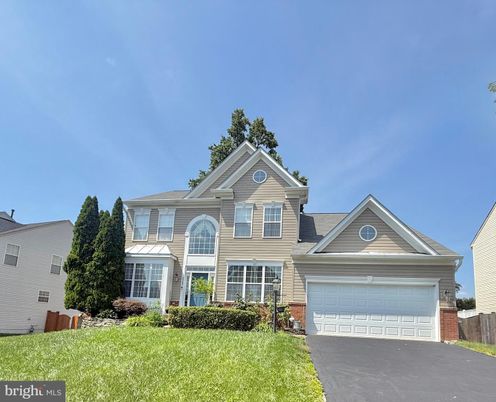 Attached, Exterior, Facade, Farmhouse