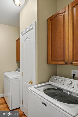 Interior, Washer, Wood Texture Flooring