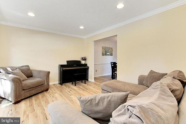 Interior, Living room, Piano, Recessed Lighting, Wood Texture Flooring