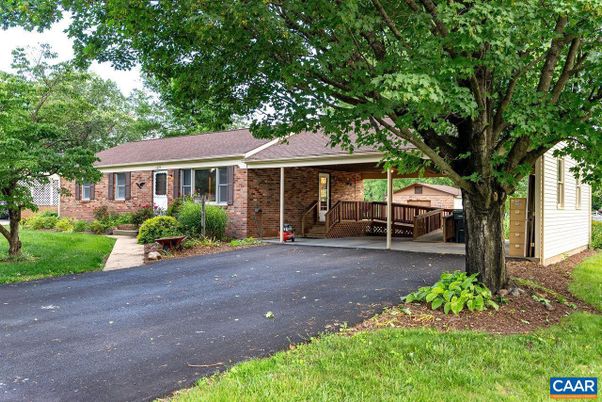 Exterior, Facade, Brick Facade, Ranch
