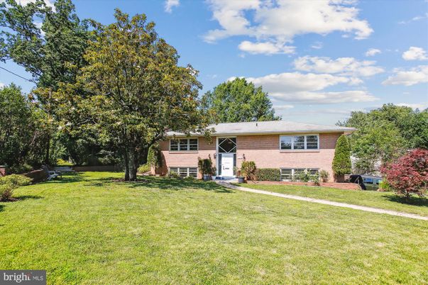 Exterior, Facade, Brick Facade, Raised Ranch