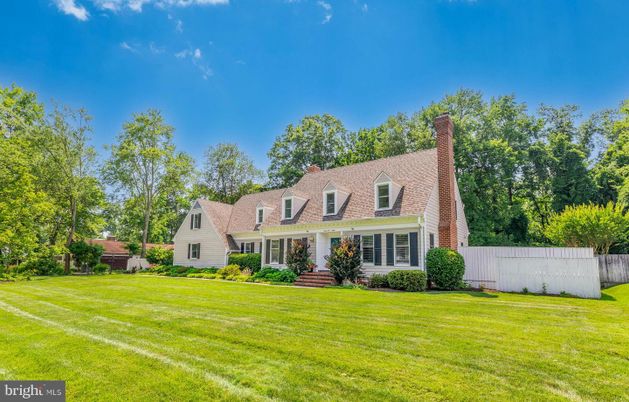 Backyard, Exterior, Facade, Cape Cod
