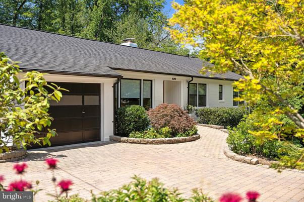 Attached, Exterior, Facade, Cape Cod