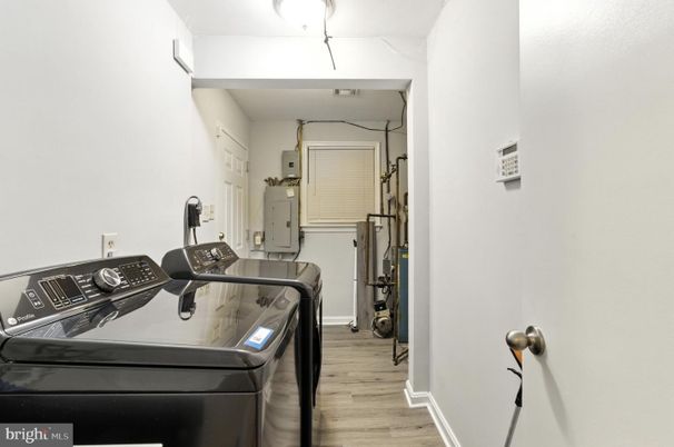 Interior, Washer, Wood Texture Flooring