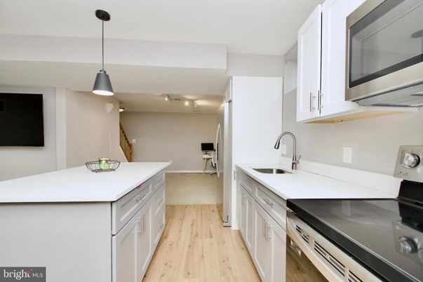Interior, Kitchen, Pendant Lights, Wood Texture Flooring