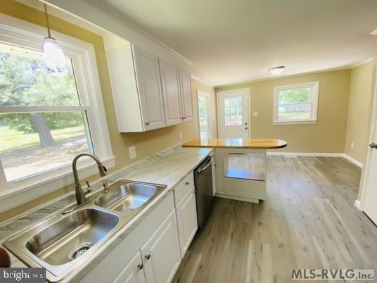 Interior, Kitchen, Pendant Lights, Wood Texture Flooring