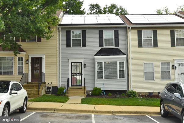 Exterior, Facade, Solar Panels, Rowhouse