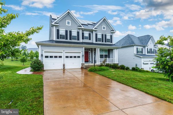Attached, Exterior, Facade, Farmhouse