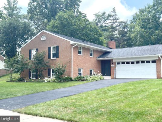 Attached, Exterior, Facade, Brick Facade, Ranch