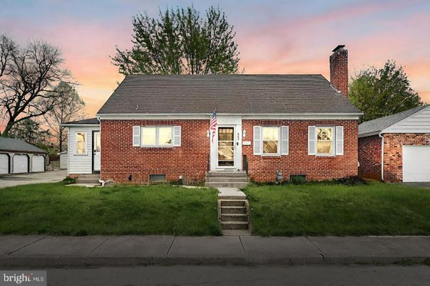 Attached, Exterior, Facade, Brick Facade, Cape Cod