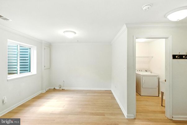 Interior, Utility Closets, Washer, Wood Texture Flooring