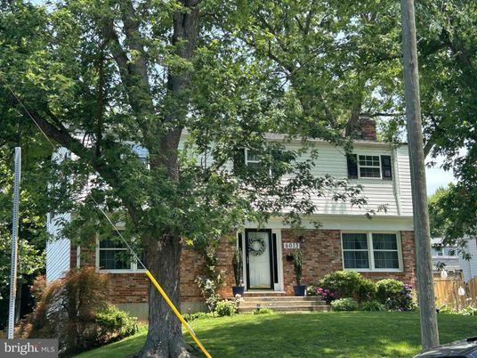 Exterior, Facade, Brick Facade, Raised Ranch