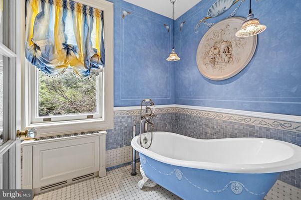 Bathroom, Free Standing Baths, Interior, Pendant Lights
