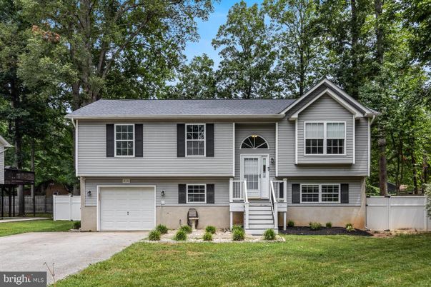 Attached, Exterior, Facade, Raised Ranch