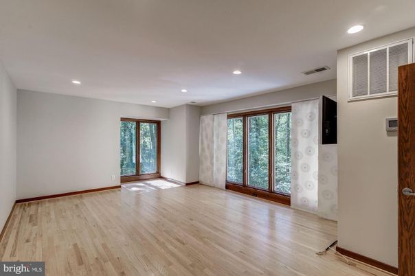 Empty room, Interior, Recessed Lighting, Wood Texture Flooring