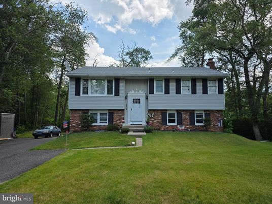 Exterior, Facade, Brick Facade, Raised Ranch