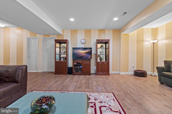 Interior, Recessed Lighting, Wood Texture Flooring