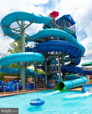 Exterior, Playground, Pool