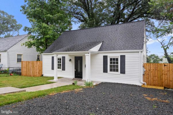 Exterior, Facade, Cape Cod