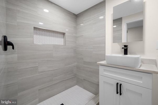 Bathroom, Interior, Recessed Lighting