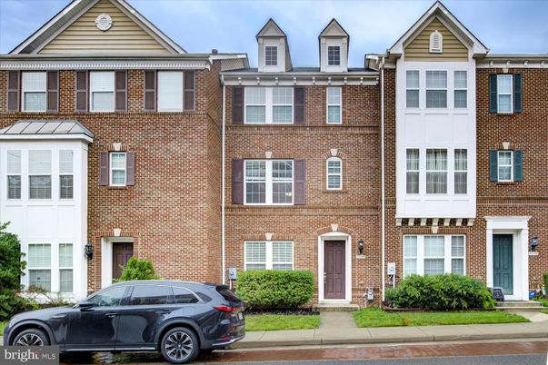 Exterior, Facade, Brick Facade, Rowhouse